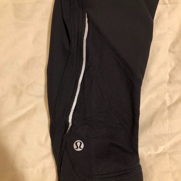 Lululemon crop leggings size 6 - Picture 3 of 4